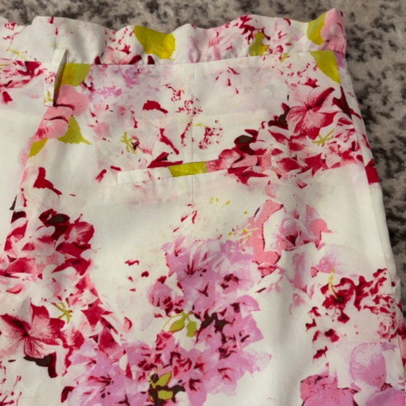 EUC Stone Cold Fox Ninas Women's Floral Scalloped Leg Lined SZ L  Shorts - Picture 6 of 11